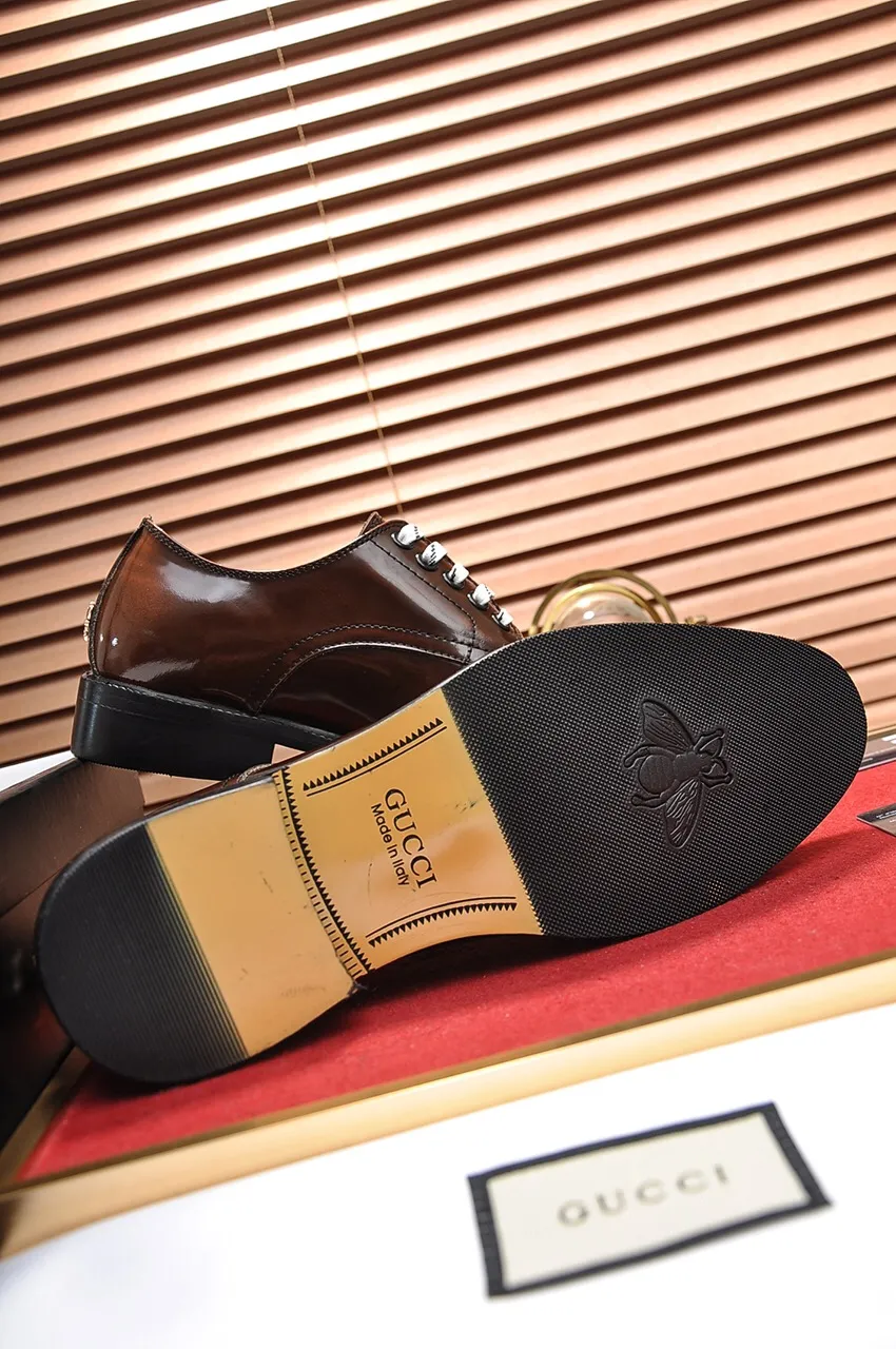 Factory batch 500💶Italy's top luxury men's shoe giant (GUCCI) (Gucci) (full cowhide lining) new arrival🍃Original European style🔰 Pleasant to the eye😍In order to make the shoes more durable and non-deformable🌀The production continues to follow traditional methods but there is still no lack of innovation💪Select original sheepskin for the leather♻️Smooth, natural and extra bright⭐Made of imported cowhide The rich man’s first choice 38-44 yards